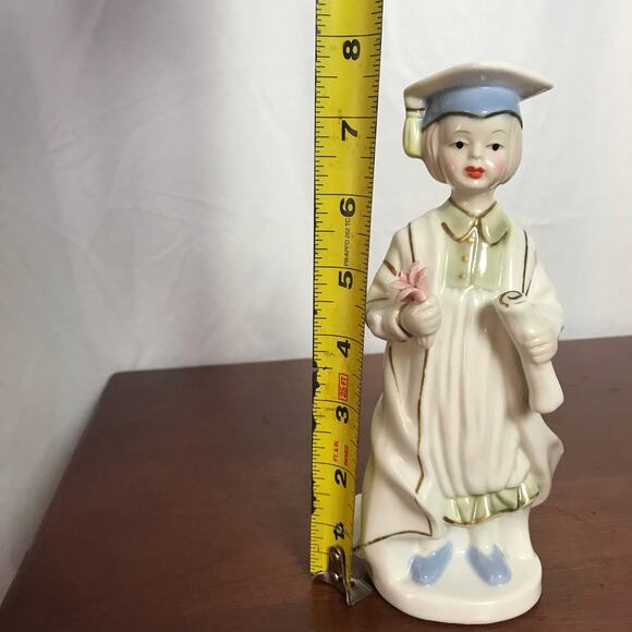 VTG Ceramic White Goldtone Graduation Figurine Unmarked With Diploma & Rose - Picture 10 of 10